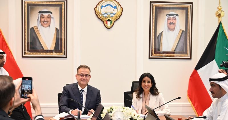 المشعان توقع مشروع الربط السككي الخليجي