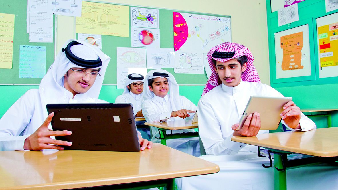 مع تحول عيالنا إلى «خبراء» تكنولوجيا.. مختصون لـ «العرب»: إدراج «الثقافة الرقمية» في التعليم.. ضرورة