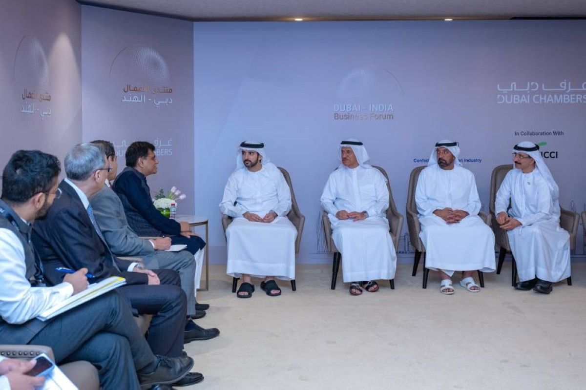 حمدان بن محمد يستعرض مع وزير التجارة والصناعة في الهند آفاق الشراكة الاقتصادية الشاملة