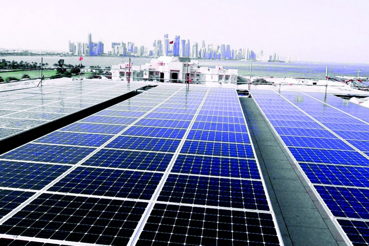على خلفية بناء أكبر محطة شمسية في دخان.. خبراء لـ «العرب»: قطر تعزز توطين الطاقة النظيفة
