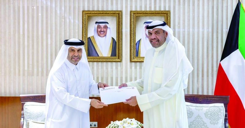 اليحيا تسلم رسالتين من نظيريه القطري والنيبالي