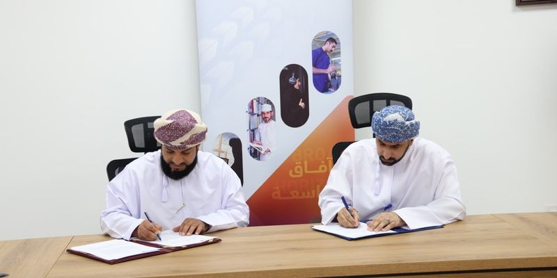 برنامج تعاون بين “التجارة والصناعة وترويج الاستثمار” وجامعة التقنية والعلوم التطبيقية بنزوى