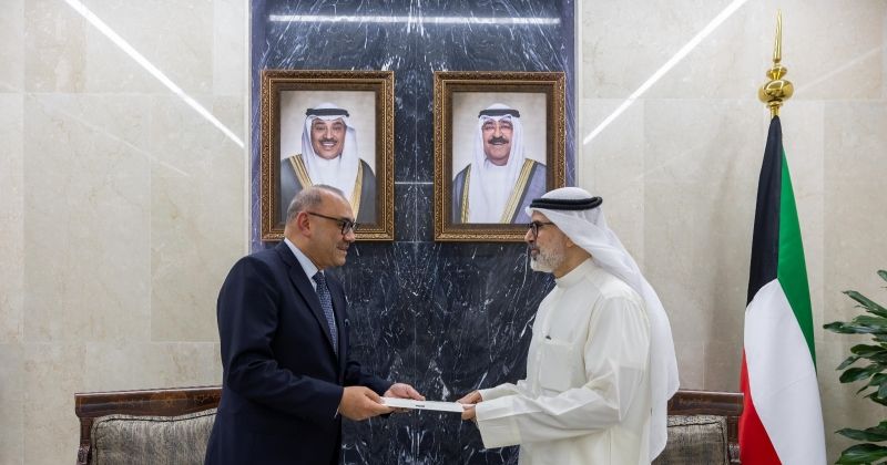 سمو الأمير يتلقى رسالة خطية من الرئيس العراقي تسلمها نائب وزير الخارجية