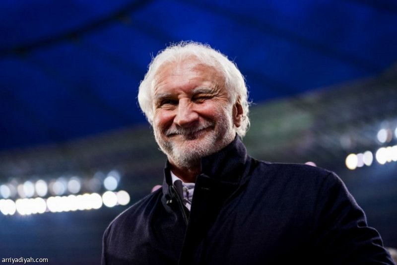 «المانشافت» يمدد عقد فولر