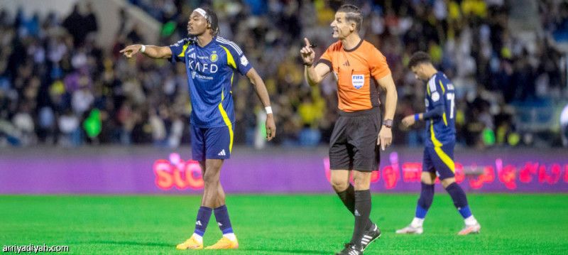 شرطي يوناني يقود الاتحاد والعروبة