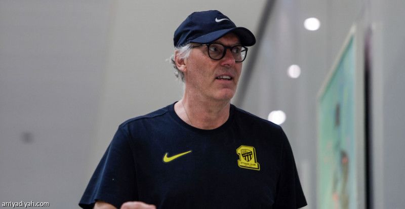 العمري والصقور يغيران الاتحاد