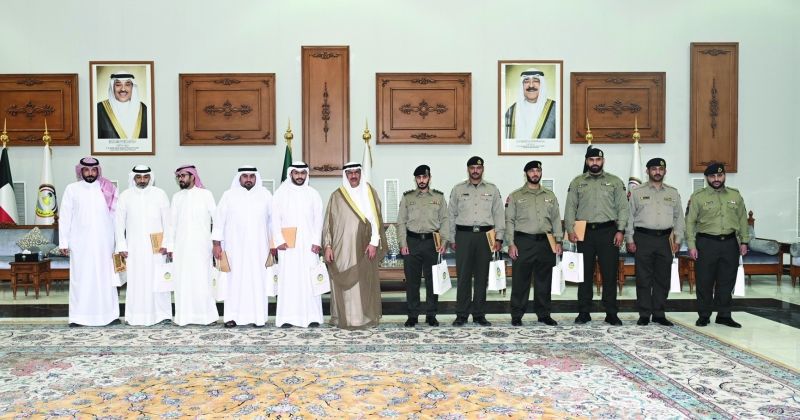 ‫ محافظ الجهراء يُكرّم المشاركين في فعالية مدفع الإفطار