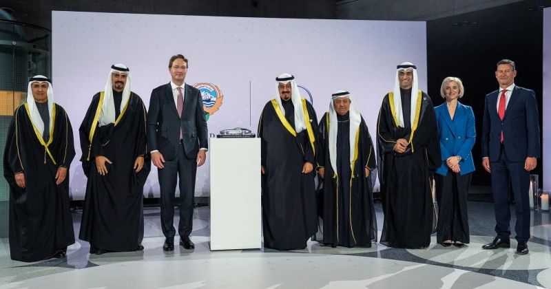 ممثل سمو الأمير يحضر حفل استقبال أقامته على شرفه مجموعة «مرسيدس بنز»