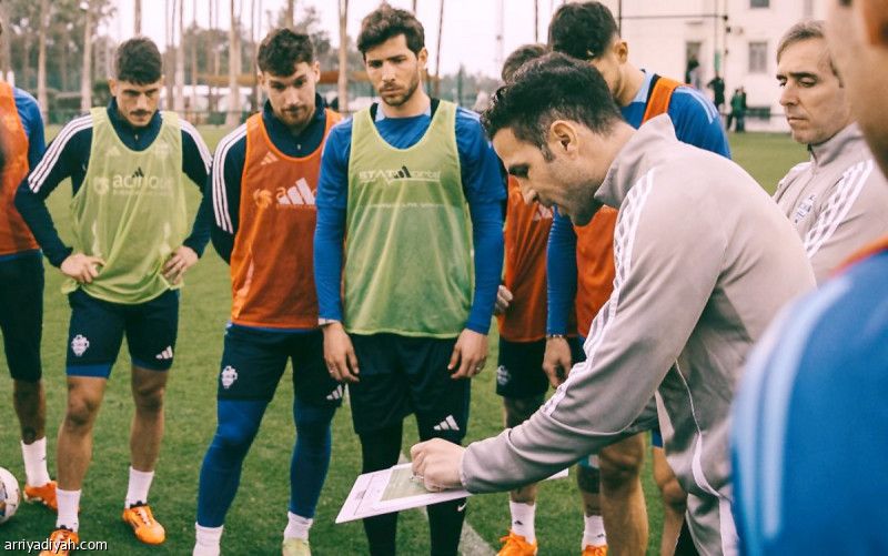 فابريجاس يدخل ترشيحات لايبزيج