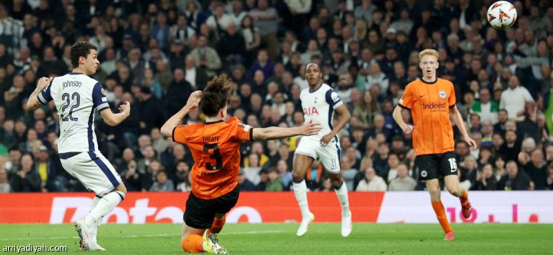 توتنام وأينتراخت يؤجلان حسم العبور