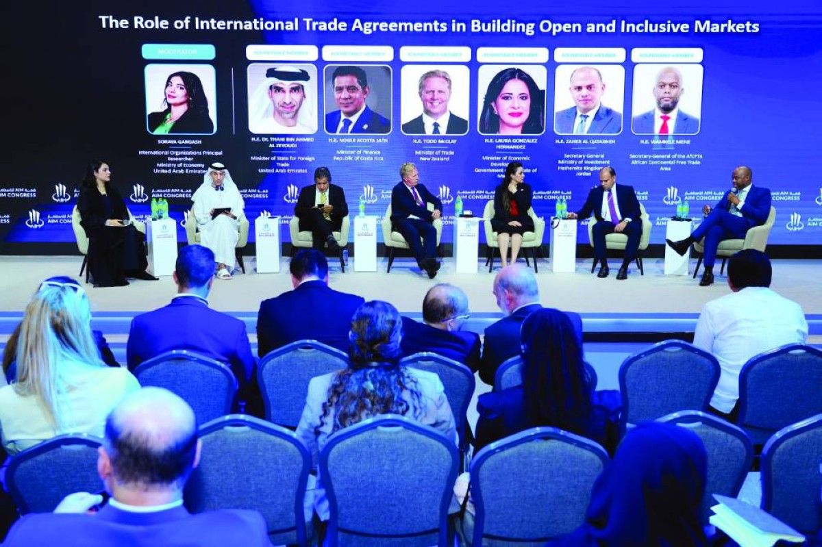 الإمارات مركز عالمي للحوار الاقتصادي وصناعة الفرص الاستثمارية