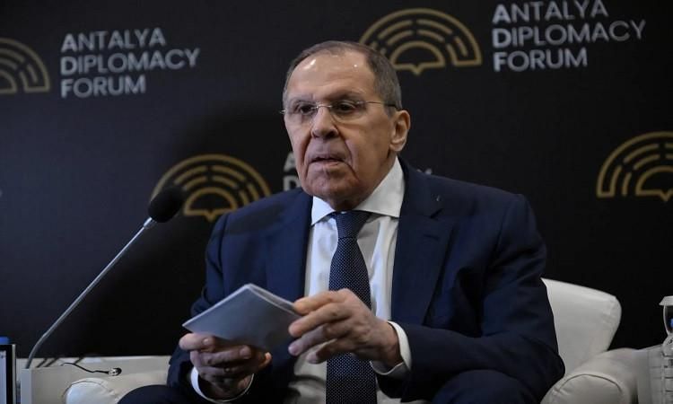 لافروف: جهود المجتمع الأوروبي الأطلسي تتركز الآن على الاستعداد لحرب جديدة