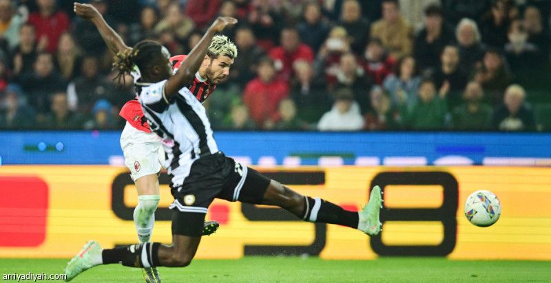 برباعية أودينيزي.. ميلان ينعش آماله الأوروبية