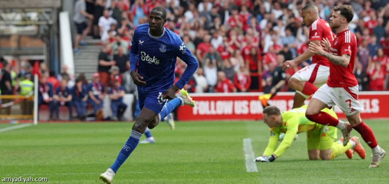 بالقاتل.. إيفرتون يربك حسابات نوتنجهام