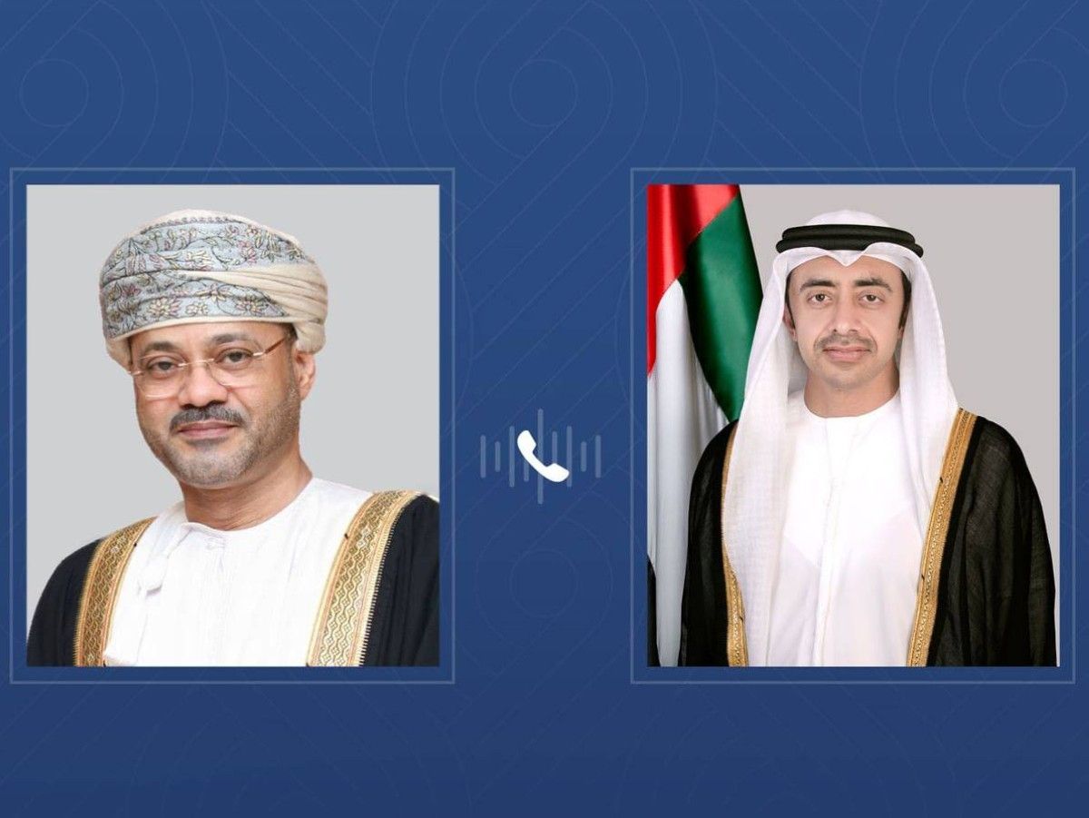 عبدالله بن زايد يبحث مع وزير خارجية عمان هاتفياً مستجدات المحادثات بين إيران والولايات المتحدة