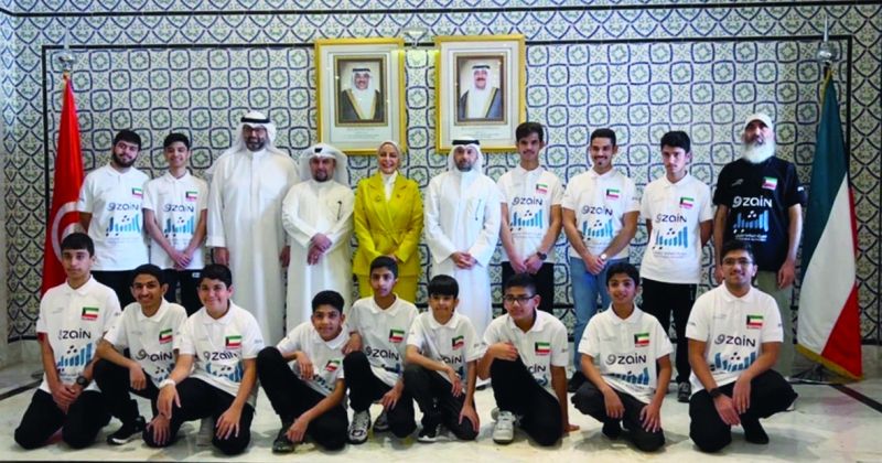 السفير العمر لدى استقباله وفد الكويت المشارك في البطولة العربية للروبوت والذكاء الأصطناعي