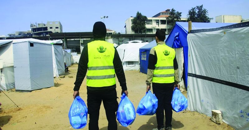 جانب من توزيع الطرود في المُخيّمات