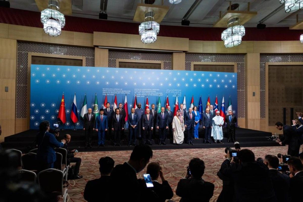 قرقاش يؤكد على دور الإمارات السياسي والإنساني في دعم القضية الفلسطينية