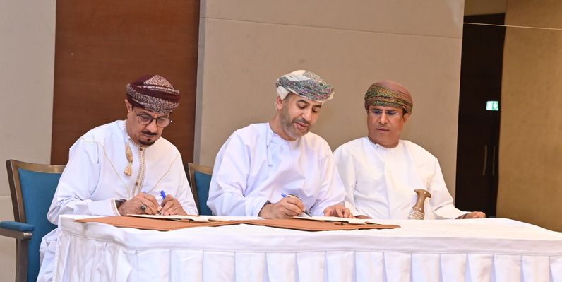 بأكثر من 1.8 مليون ريال عُماني .. التوقيع على 11 عقد انتفاع لمشروعات زراعية وحيوانية