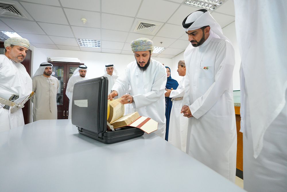 وفدٌ إماراتي يطّلع على تجربة هيئة الوثائق والمحفوظات الوطنية