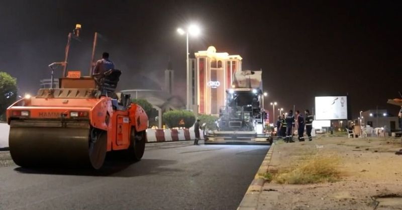 «الأشغال» تواصل صيانة شوارع العقيلة والمنقف وفهد الأحمد