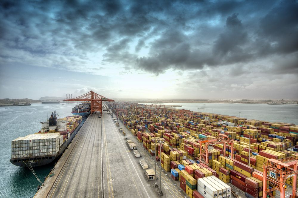 توظيف 1450 عُمانيًّا في قطاع النقل واللوجستيات خلال الربع الأول لعام 2025