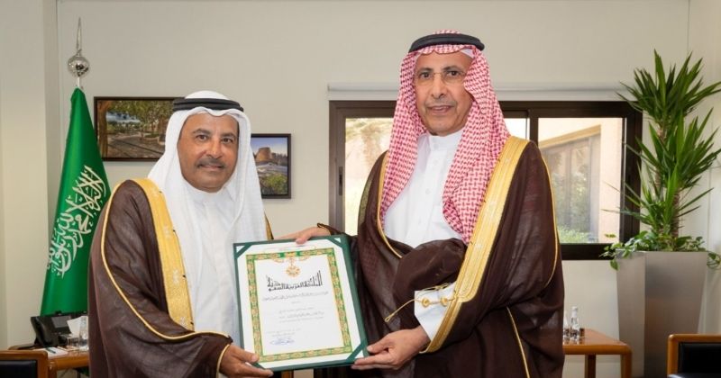 الشايع يتسلم وسام الملك عبدالعزيز