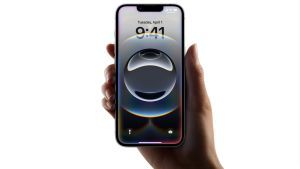 أبل تحقق تفوق تاريخي على سامسونج بسبب هذا الهاتف