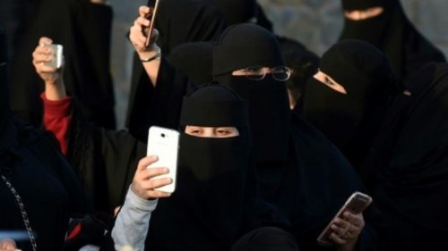 رسميا: السعودية تصدر عقوبة بالسجن والغرامة لكل زوجة تقوم بهذا الفعل داخل بيتها بدون إذن زوجها