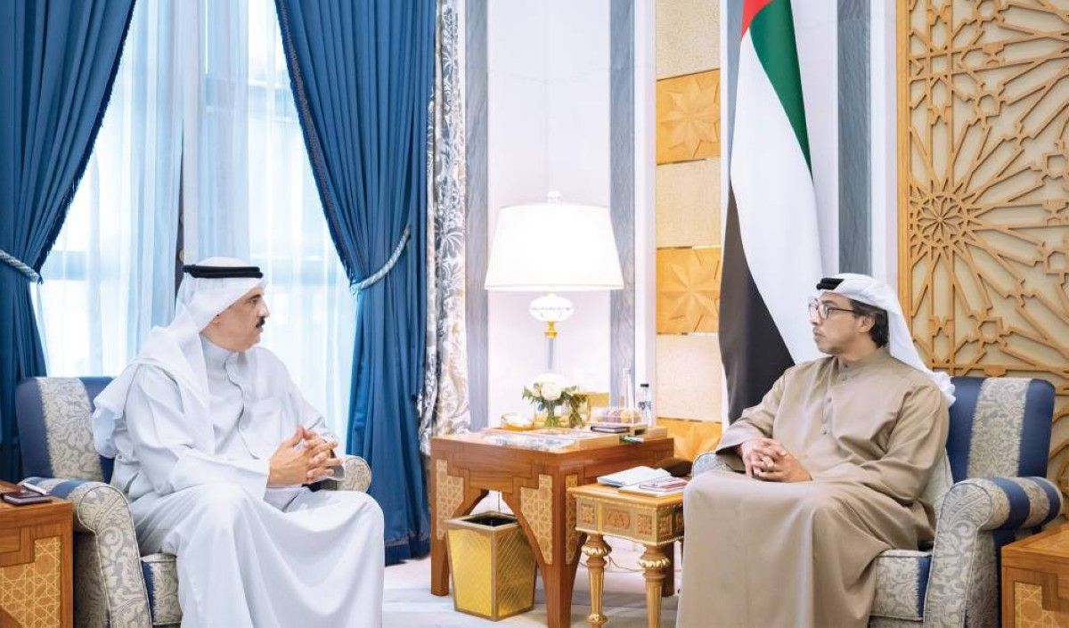 منصور بن زايد يبحث وسفير البحرين العلاقات الأخوية