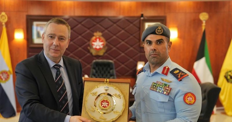 نائب رئيس الأركان يبحث مع سفير روسيا أوجه التعاون العسكري