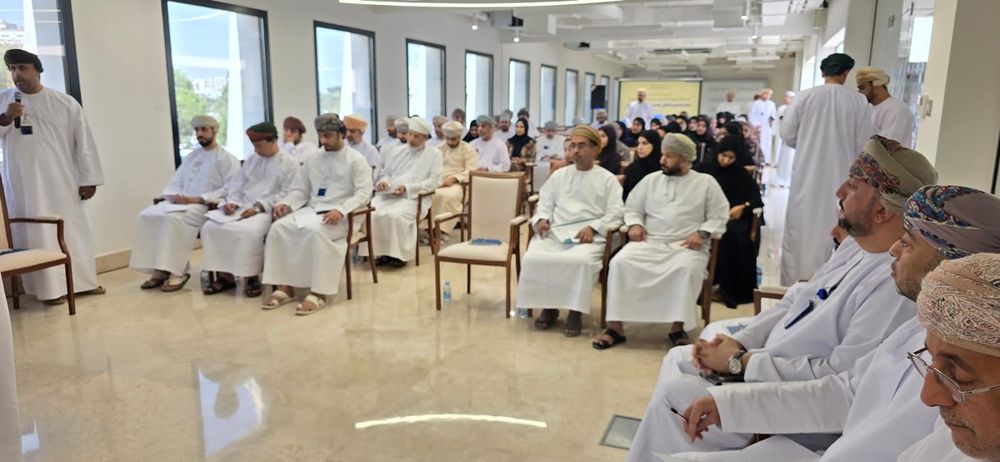 جلسة حوارية حول تعزيز الكفاءة والابتكار بقطاع التعليم العالي