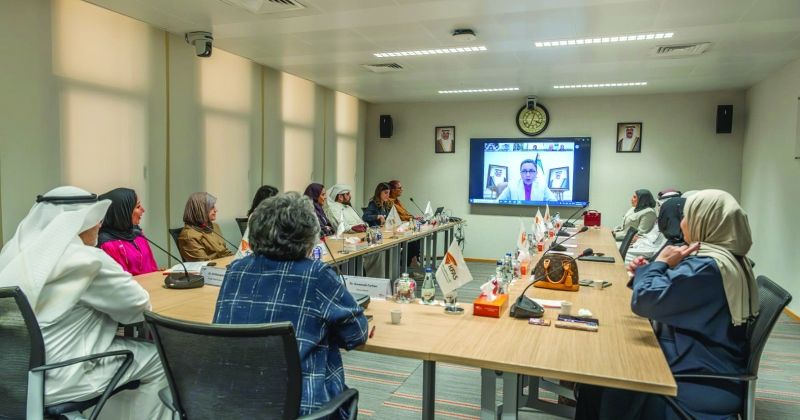 السفيرة الخالد تتحدث «أون لاين» للمشاركين الكويتيين الجدد في الدورة