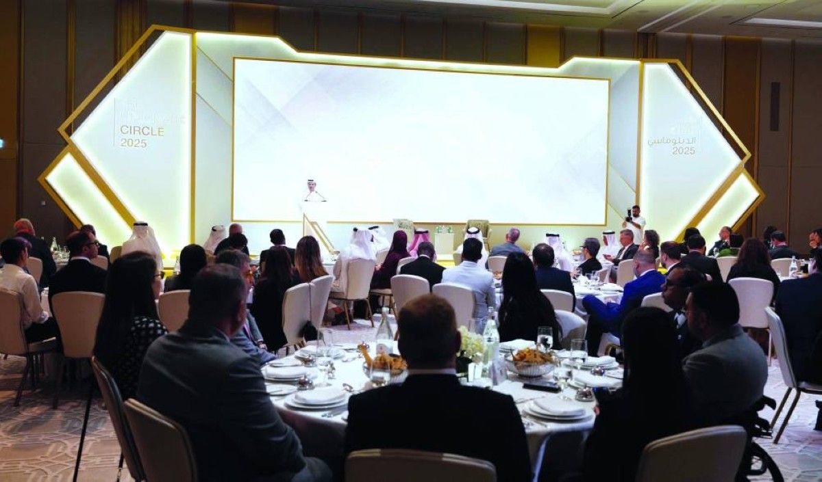 غرف دبي تعزز التعاون الاقتصادي العابر للحدود خلال «لقاء السلك الدبلوماسي»