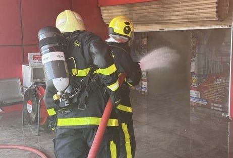 إخماد حريق شب في مركز تسوق بنيابة بركة الموز دون تسجيل إصابات