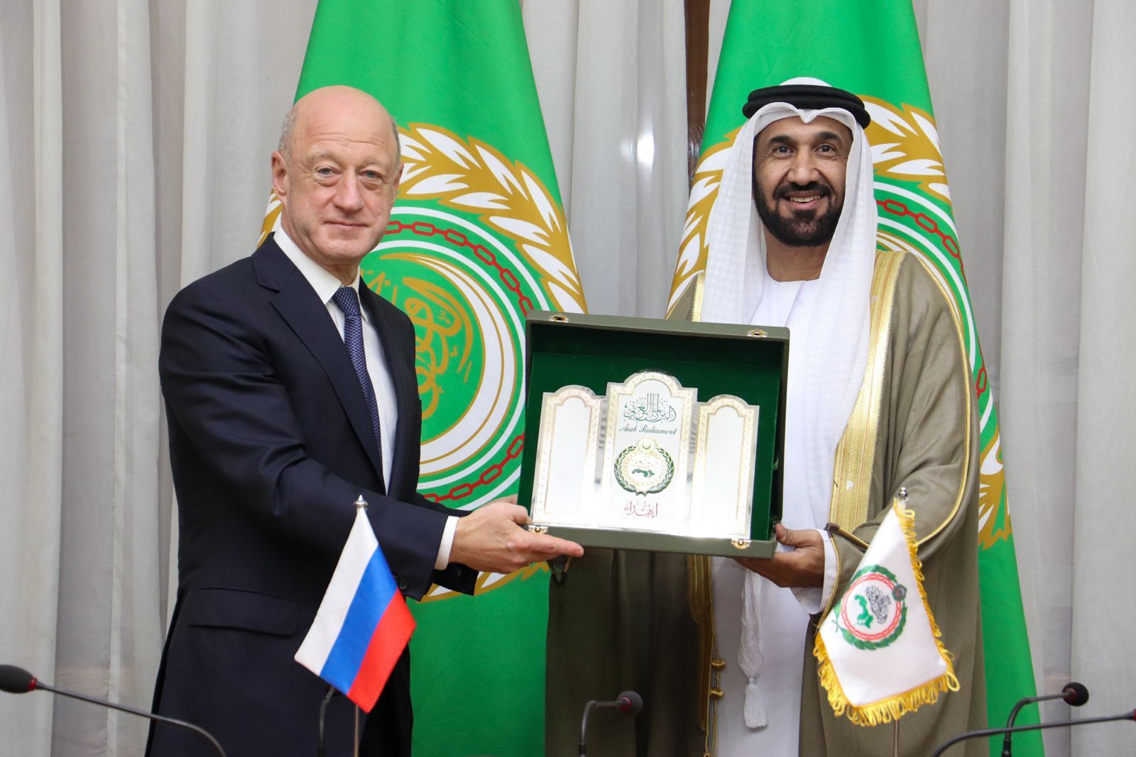 باباكوف واليماحي يؤكدان على أهمية تعزيز العلاقات الروسية العربية