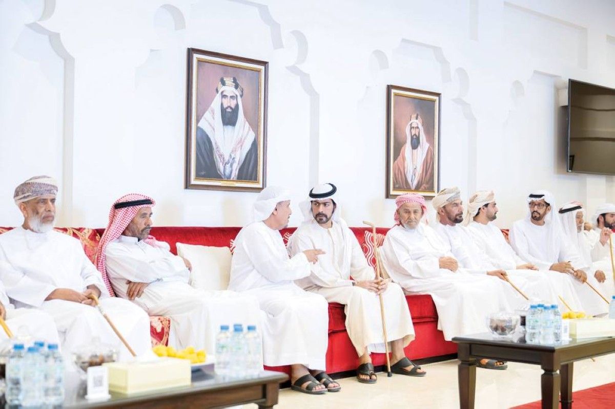 خليفة بن طحنون يعزي في وفاة حمد الدرعي وعوض الكتبي