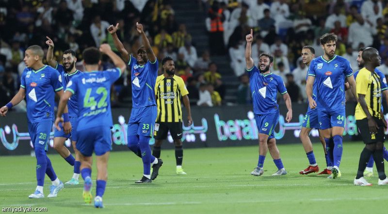 بعد 12 مواجهة دون فوز.. الفتح يُسقط الاتحاد