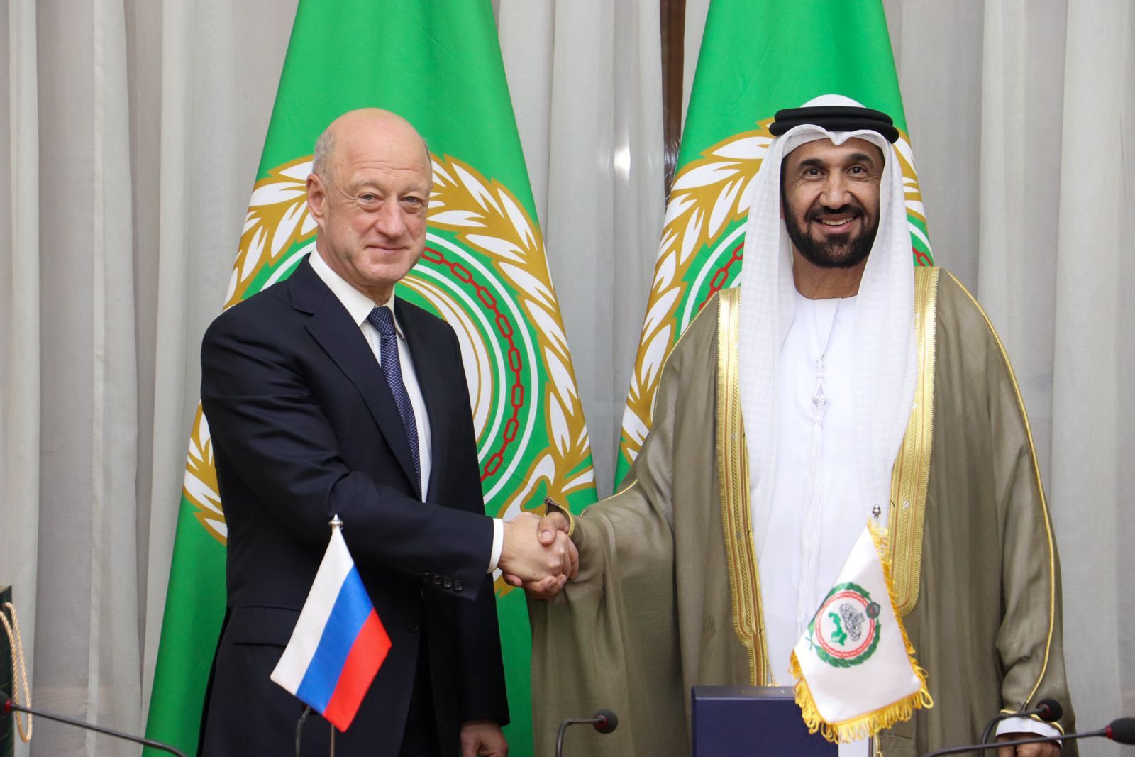 باباكوف واليماحي يؤكدان على أهمية تعزيز العلاقات الروسية العربية