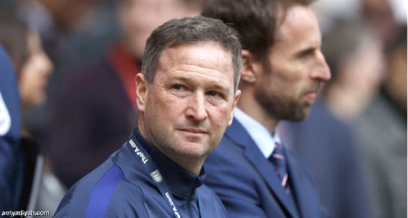 مهدد بالهبوط.. يوكوهاما يقيل هولاند قبل النصر