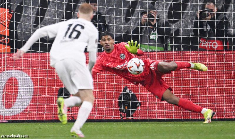 الرباط يُبعد سانتوس عن فرانكفورت