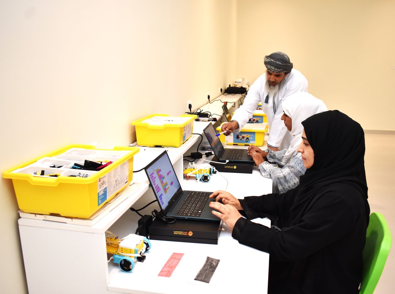 بدء تشغيل نادي الابتكار بمركز رعاية الطفولة وبيوت الشباب