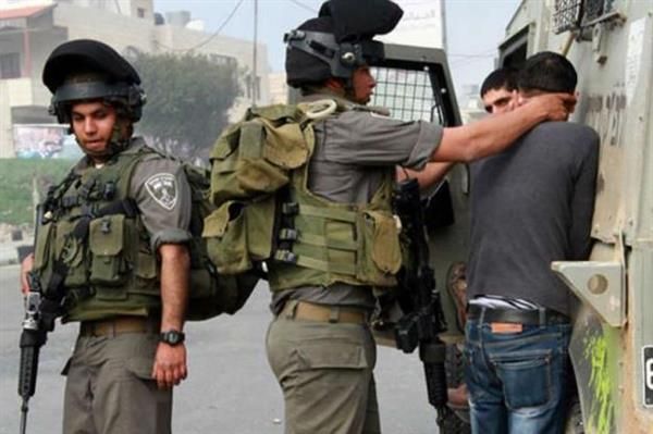 الاحتلال الإسرائيلي يعتقل 8 فلسطينيين من مخيم الفوار جنوب الخليل
