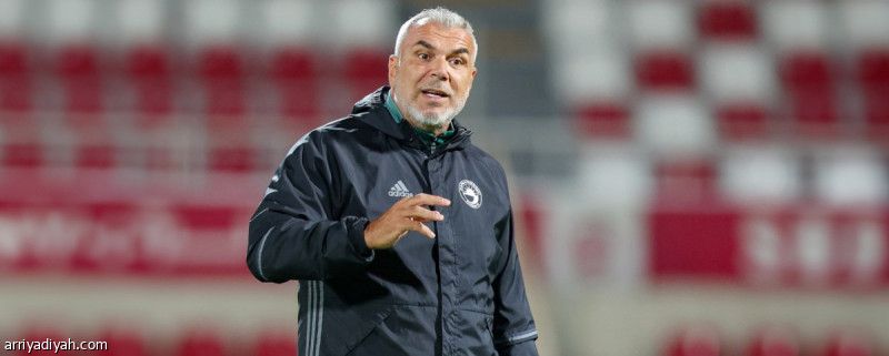 كوزمين يقود الإمارات عامين