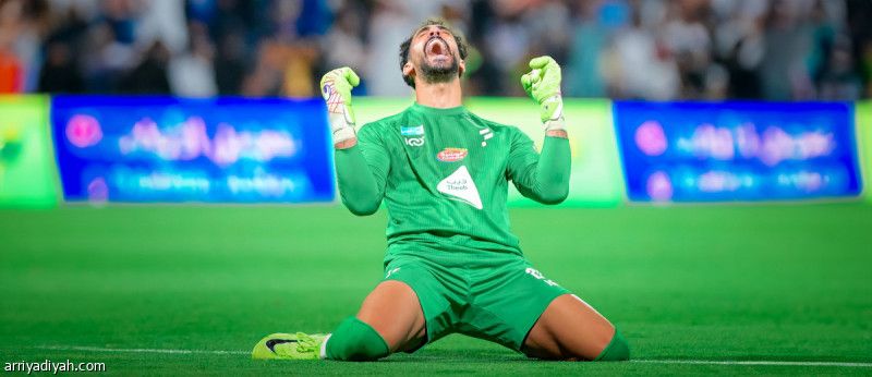 العقيدي يتجاوز إيبانيز ويخطف النجومية