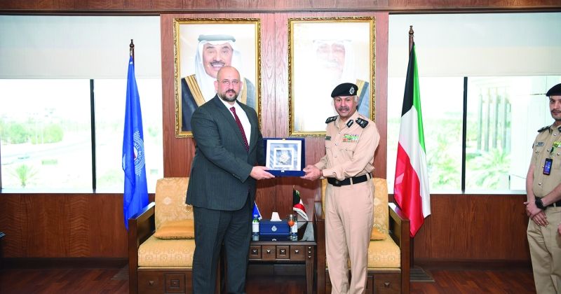 الفريق سالم النواف خلال استقباله البلبيسي