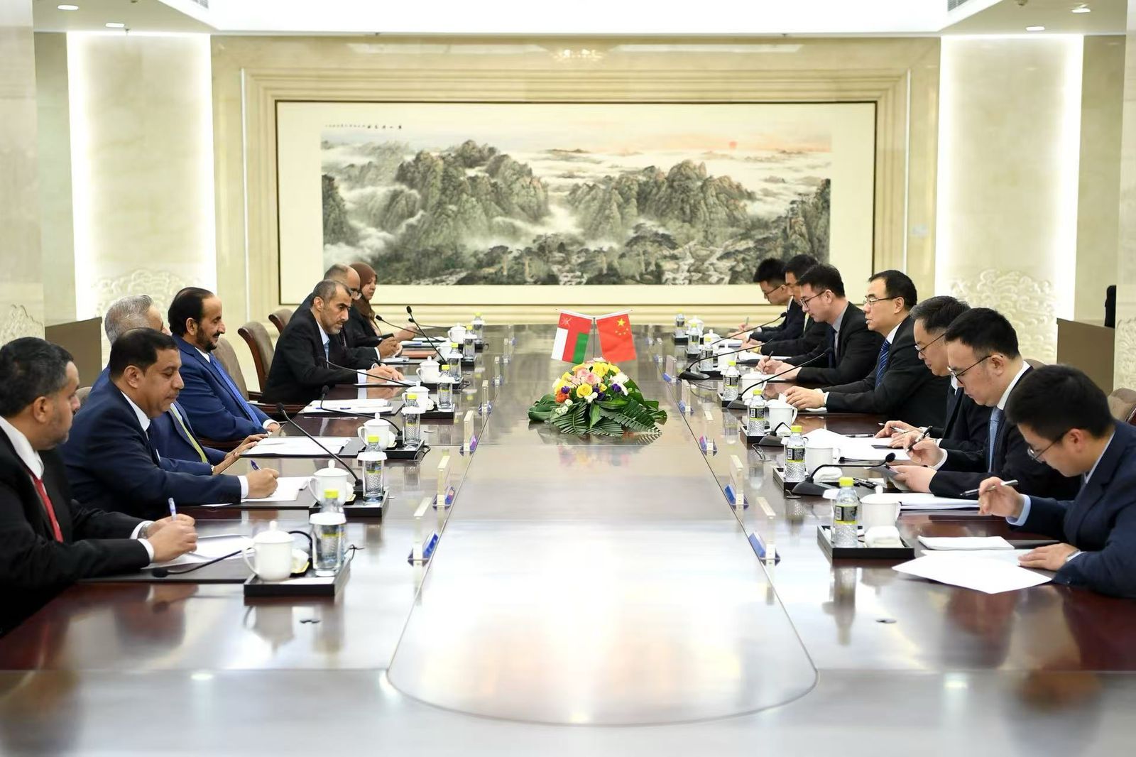 سلطنة عُمان والصين تبحثان آفاق تعزيز الشراكة الاستراتيجية في بكين