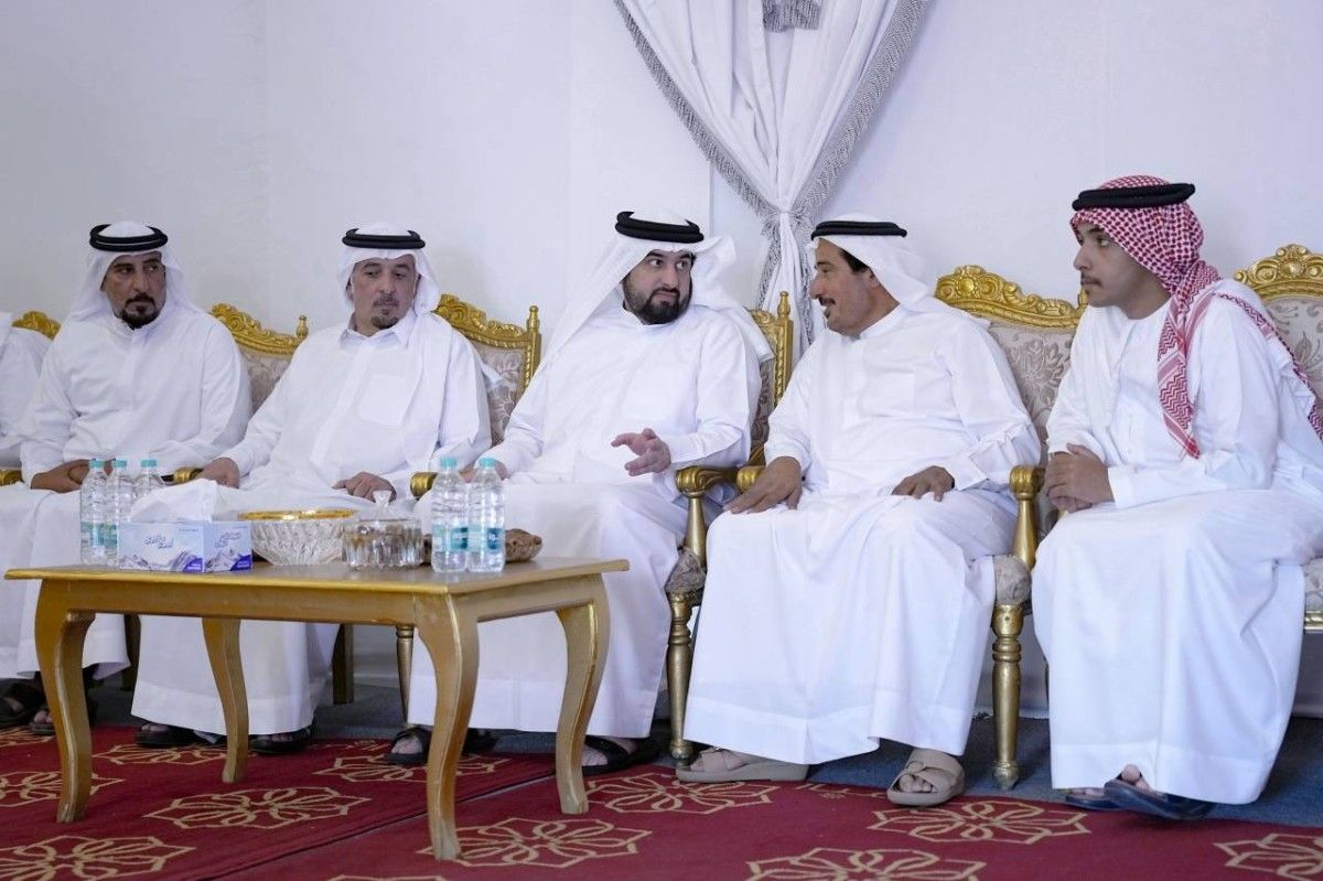 حمدان بن محمد وأحمد بن محمد يعزيان في وفاة محمد عبدالله السويدي