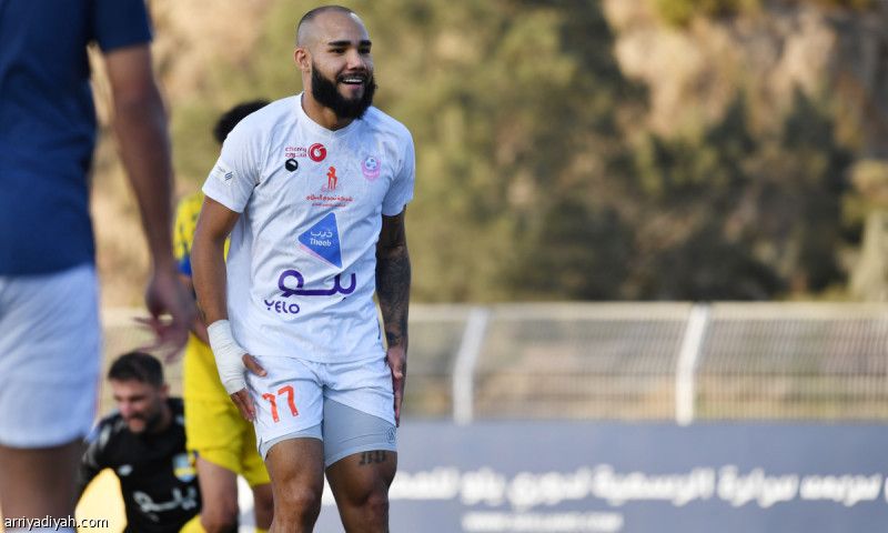 الزلفي يؤزّم موقف العين