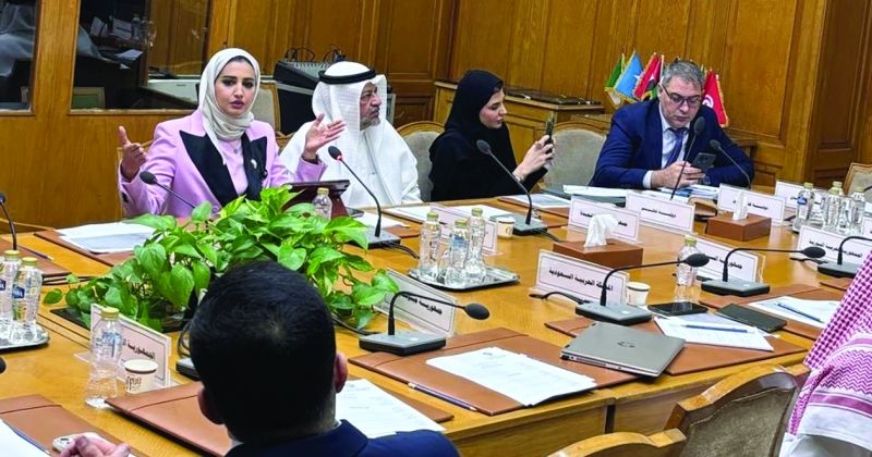 أسماء العازمي مُستعرضة تجربة الكويت بالاجتماع